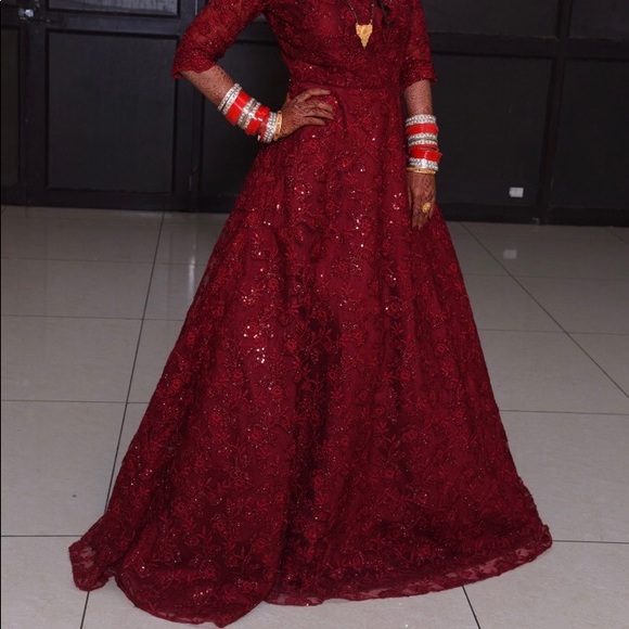 Maroon beautiful gown - Picture 3 of 3